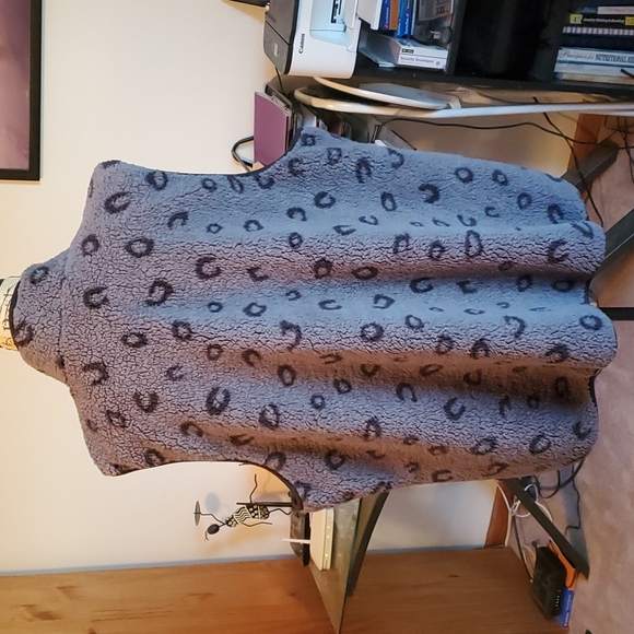 Maurices size 2X faux fur animal print vest - Picture 3 of 10